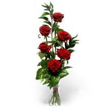 Ankara Yenimahalle Çiçekçi firma ürünümüz vazo içerisinde 5 adet gül Ankara çiçek gönder firması şahane ürünümüz